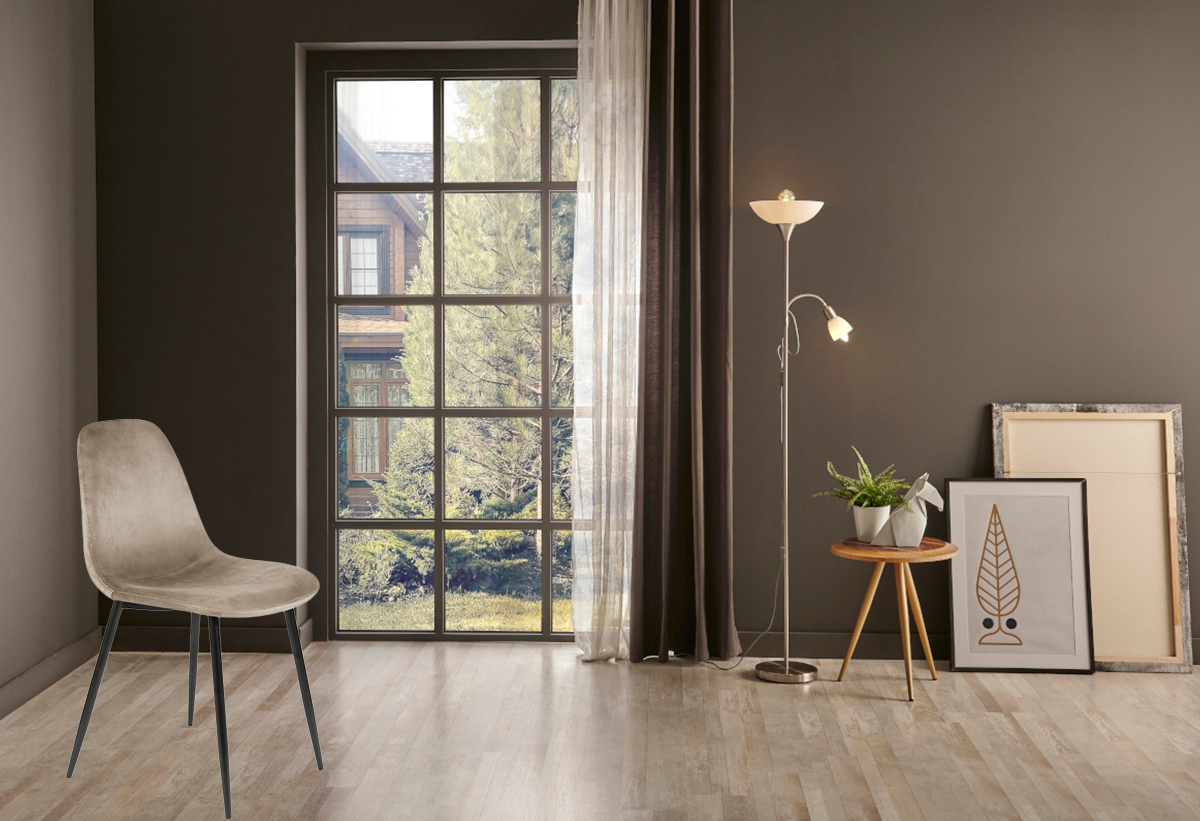 Η καρέκλα τοποθετημένη σε ένα σαλόνι